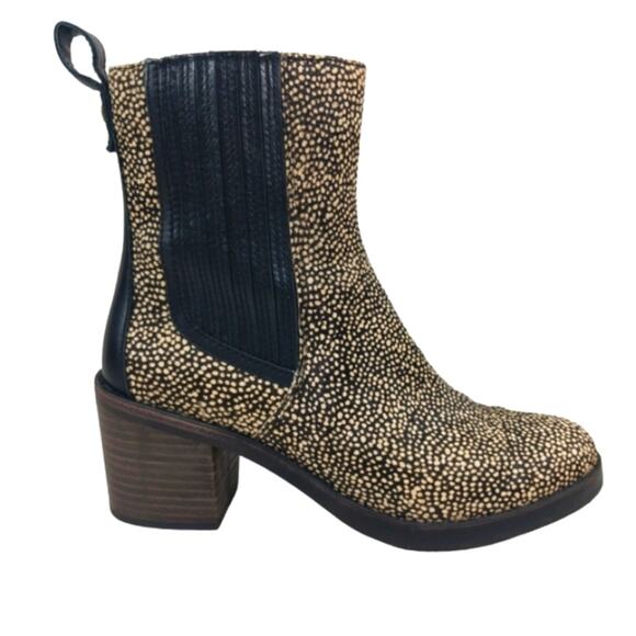 FS2197 EUC $225 UGG Camden Exotic Chelsea Boots size 7 - Picture 2 of 11